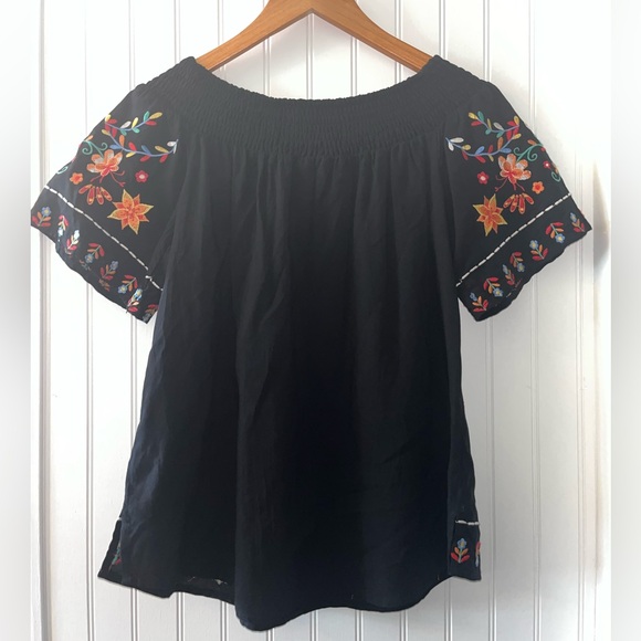 Savanna Jane Black Top with Vibrant Floral Embroidery on or off shoulder Size S - Picture 2 of 5